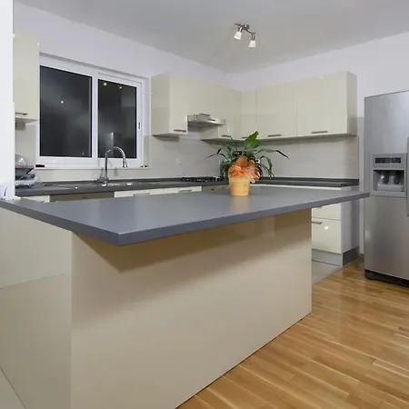 Naja Apartamento Makarska